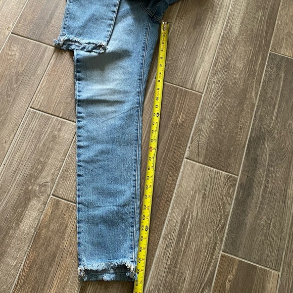 Levi's® 501 Stretch Hi-Rise Raw Hem Skinny Jeans - Picture 12 of 14